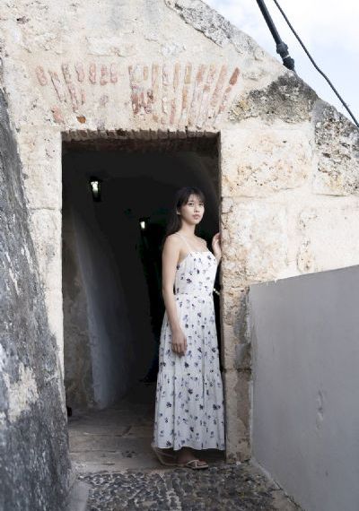 石原莉奈の浓厚な接吻と